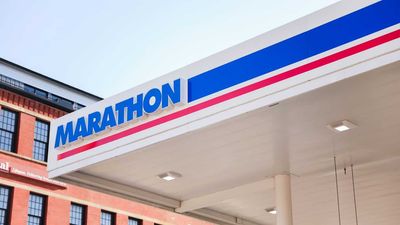 How Is Marathon Petroleum's Stock Performance Compared to Other Oil Refiner Stocks?